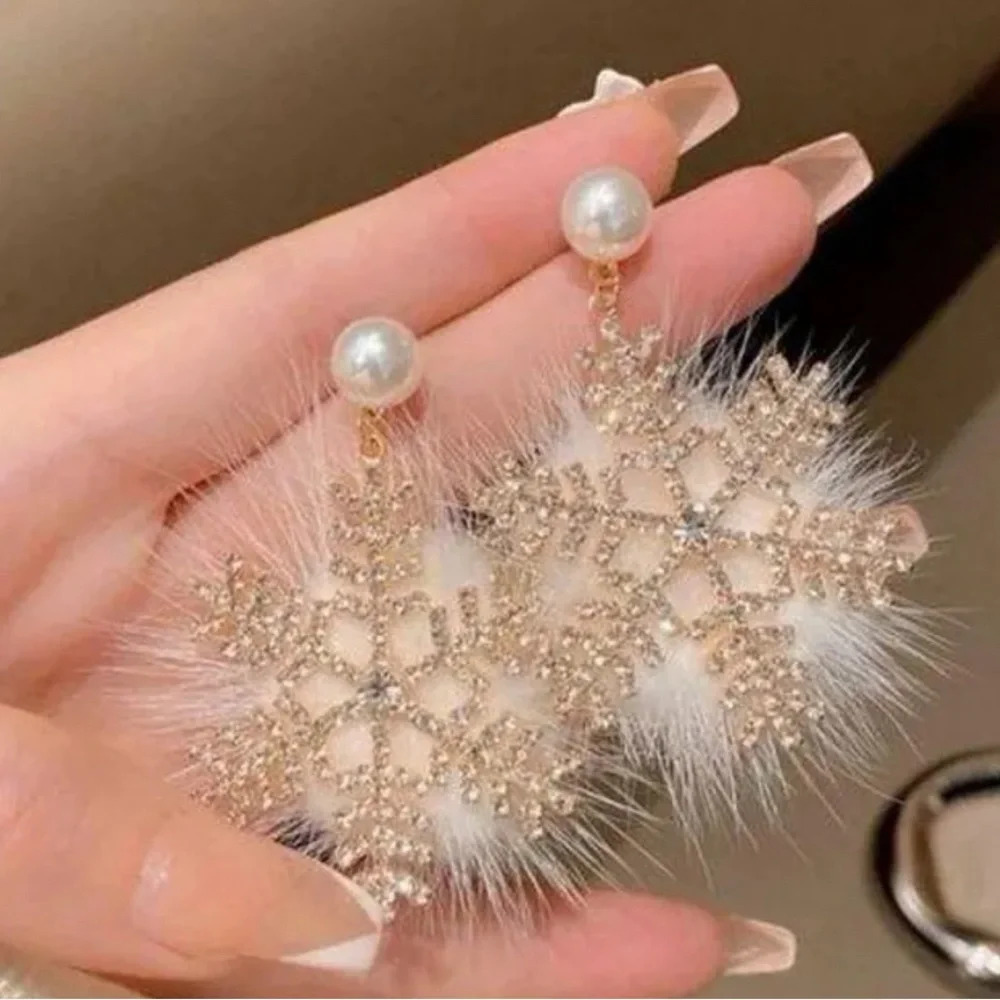 2/$30🌵 Rhinestone Snowflake Soft Furry Back Earrings Christmas Holiday NEW